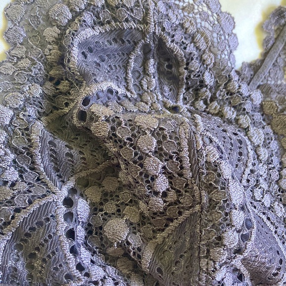 VICTORIA’s SECRET Lacy Purple Bralette - Size M - Picture 2 of 5